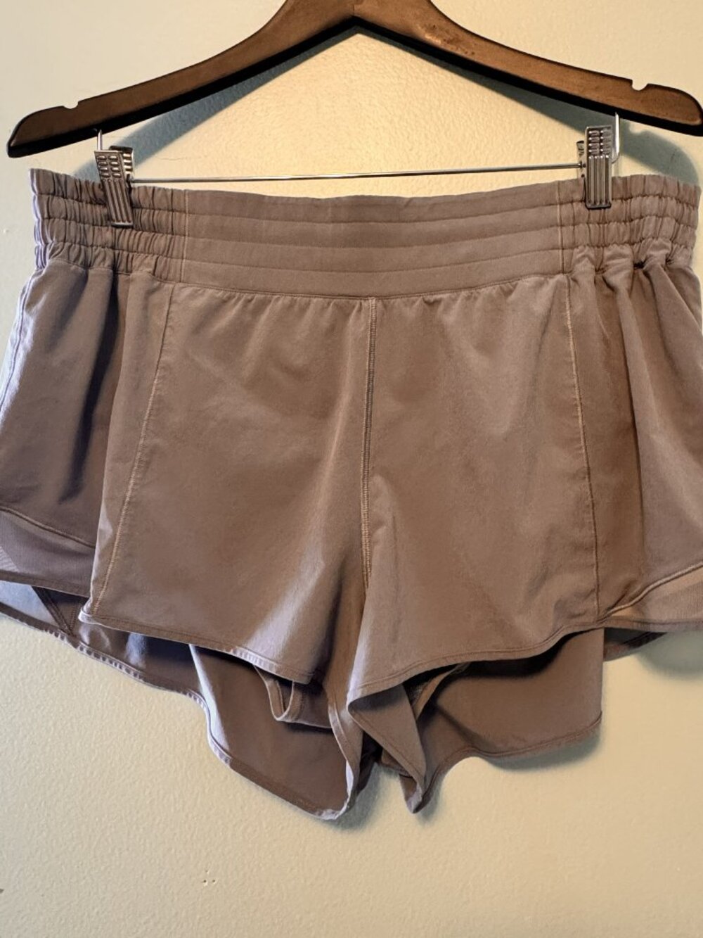 Lululemon Hotty Hot High-Rise Lined Shorts 2.5” Size 14 - CG0512